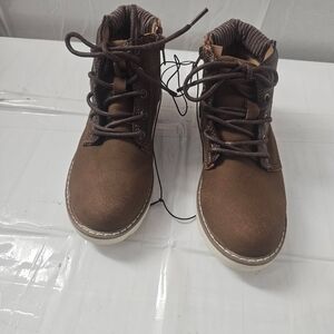 Steve Madden Brown Ankle Boots with Lace-Up Design